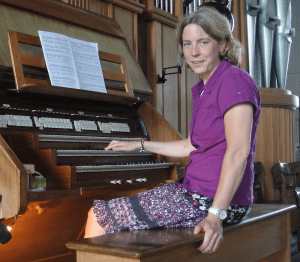 Spielt "Unerhörtes" auf der Ott-Orgel: Dekanatskantorin Wiebke Friedrich